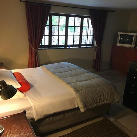 סומרסט ווסט Golf And Garden Guesthouse מראה חיצוני תמונה