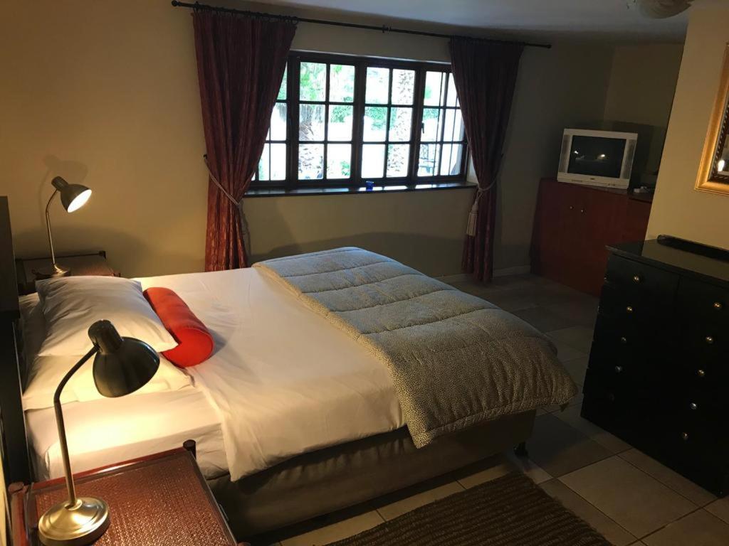 סומרסט ווסט Golf And Garden Guesthouse מראה חיצוני תמונה